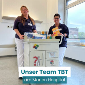 TBT-Team am Marien Hospital mit Wagen